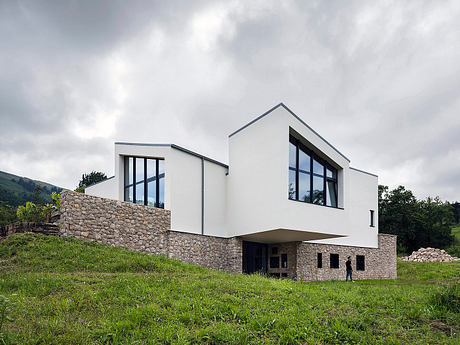 ST House by Roberto Lebrero - 1