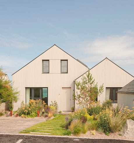 The Cornwall Retreat: Tactile Coastal House for Surf-Led Family Life - 1