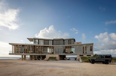 Van der Vlugt Residence: Coastal Resilience Refined For Keys Living