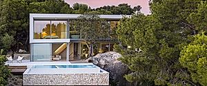 Villa VDSC on the Cliff: Coastal Views Shape a Spanish Retreat Home