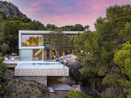 Villa VDSC on the Cliff: Coastal Views Shape a Spanish Retreat Home - 1