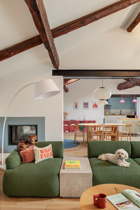 Francesca’s House: Lively Family Apartment Crafted for Digital Life - 2