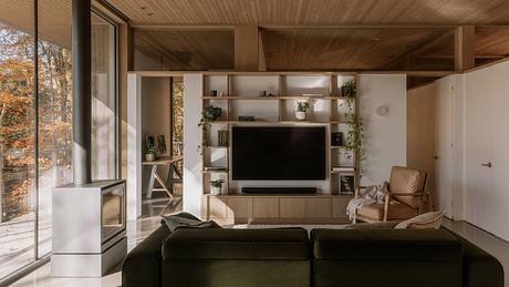 Perchée: Elevated Forest House Embracing Quebec’s Northern Light Fully - 2
