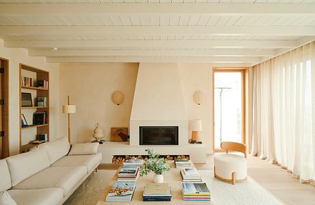 The Cornwall Retreat: Tactile Coastal House for Surf-Led Family Life