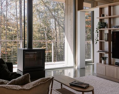 Perchée: Elevated Forest House Embracing Quebec’s Northern Light Fully - 3