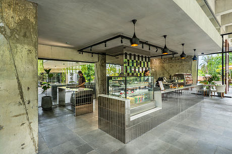 Phum Sambo Café & Eatery: Concrete Frame Turned Green Dining Retreat - 3