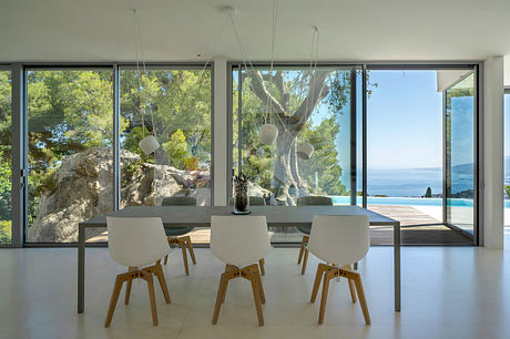Villa VDSC on the Cliff: Coastal Views Shape a Spanish Retreat Home - 3