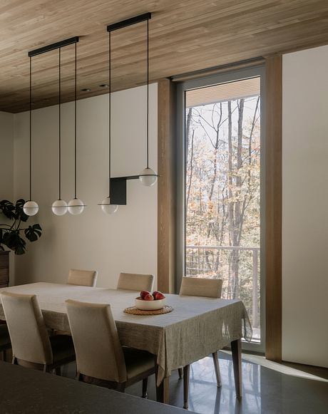 Perchée: Elevated Forest House Embracing Quebec’s Northern Light Fully - 4