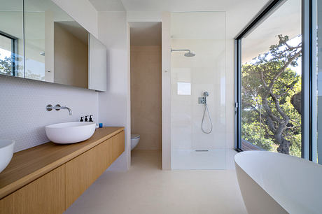 Villa VDSC on the Cliff: Coastal Views Shape a Spanish Retreat Home - 4