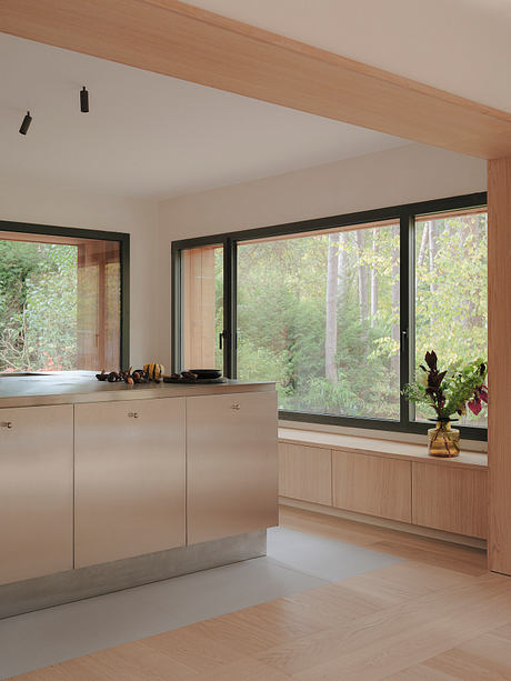 In Sinu Architectes: Timber Home Framing Serene Life In Barbizon - 4