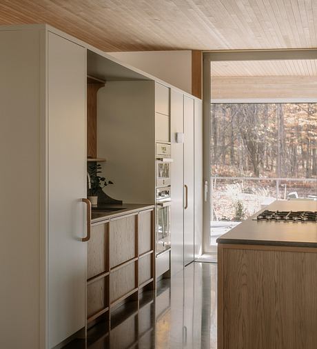 Perchée: Elevated Forest House Embracing Quebec’s Northern Light Fully - 5