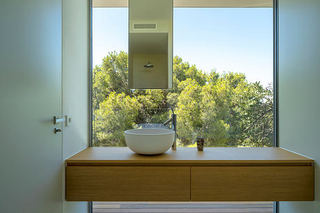Villa VDSC on the Cliff: Coastal Views Shape a Spanish Retreat Home - 5