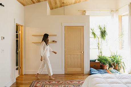 Westwood Wedge Recasts Porch Living With Warm, Light-Filled Home - 5