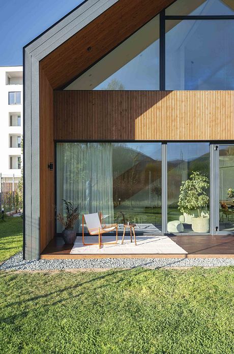 H / Botevgrad — A Quiet Barn House by Makeroom Architects - 5