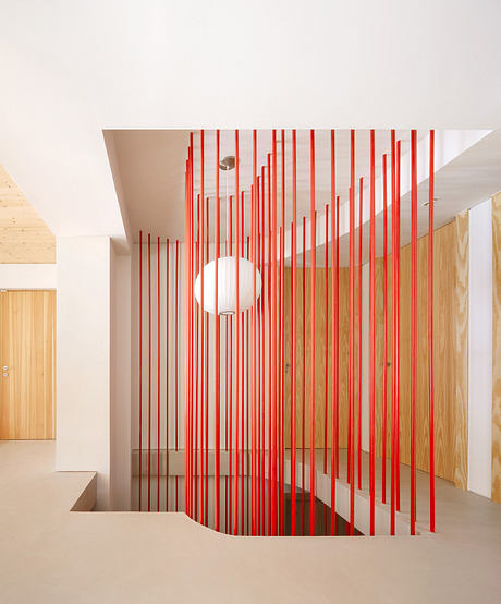 L10 House Reframes a 1970s Coastal Home with Quiet Precision - 5