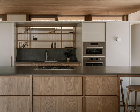 Perchée: Elevated Forest House Embracing Quebec’s Northern Light Fully - 6