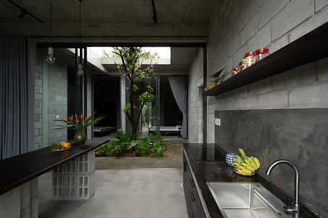 A Quiet House for Tropical Living - 6