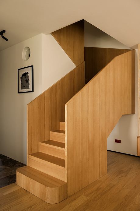 AFL Port Praski: Vivid Polish Apartment for Artful City Living - 5