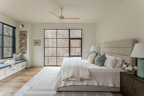 Holler House Interiors: Carolina Rooms Shaped By Natural Soft Light - 5