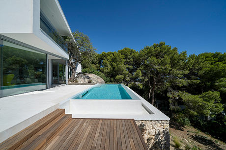 Villa VDSC on the Cliff: Coastal Views Shape a Spanish Retreat Home - 8
