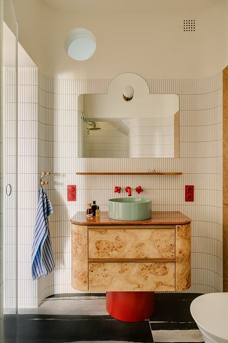 AFL Port Praski: Vivid Polish Apartment for Artful City Living - 6