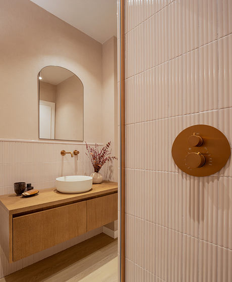 Ciro: Warm Minimalist Apartment Living in the Heart of Bilbao - 7