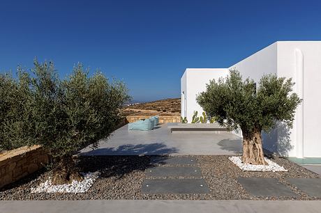Fanos Guesthouse: Island Courtyard Living Shaped by Wind and Greek Sun - 8