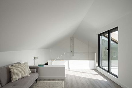 Casinha da Melroeira: Reimagines a Ruin as Compact Refuge in Portugal - 8