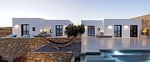 Fanos Guesthouse: Island Courtyard Living Shaped by Wind and Greek Sun