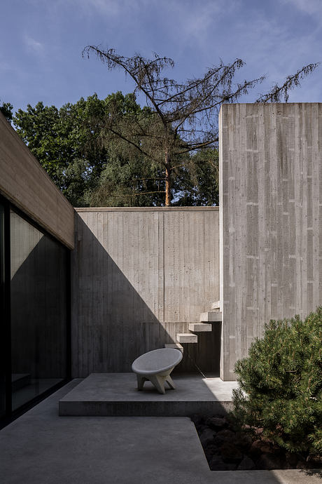 PAVILION SESTIG: Concrete Modernism Refined For Work and Home Life - 8
