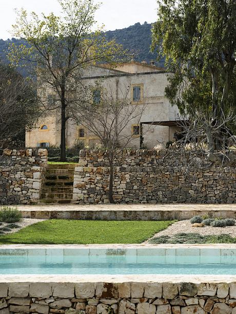 Pirnello Farmhouse Reclaims a Puglian Masseria for Contemporary Life - 8
