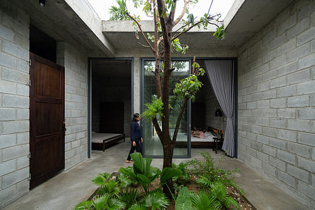 A Quiet House for Tropical Living - 11