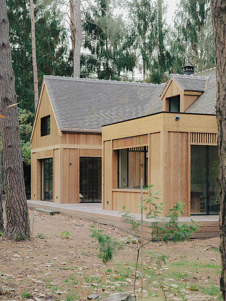In Sinu Architectes: Timber Home Framing Serene Life In Barbizon - 9