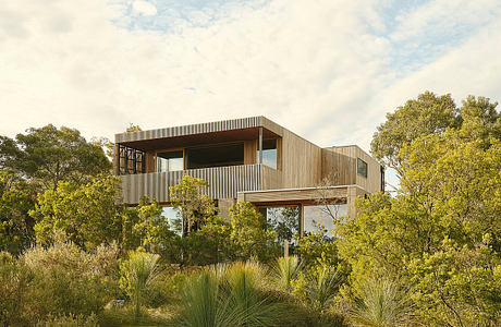 Point Lonsdale House by Field Office Architecture