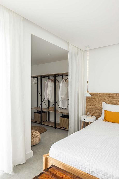 Casinha da Melroeira: Reimagines a Ruin as Compact Refuge in Portugal - 10