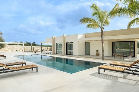 House P02: Mediterranean Villa Framed By Stone, Light, and Water Lines - 8