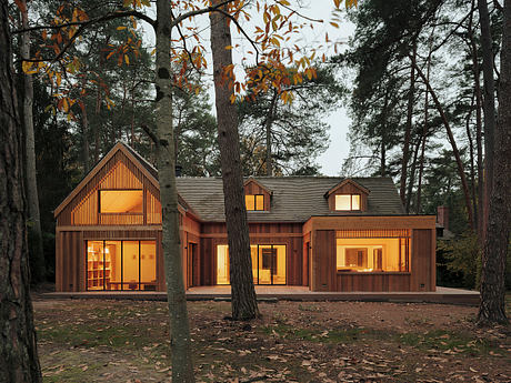 In Sinu Architectes: Timber Home Framing Serene Life In Barbizon - 10