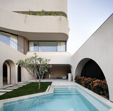 Shell House: From Dune to City – a Rotating Courtyard Refuge - 8