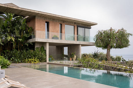 Casa A12 in Aci Castello Pairs Boardlike Concrete with Lava Stone - 14