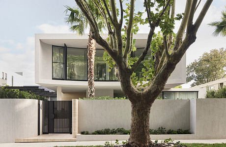 Brighton Sands: Tranquil LA-Inspired Coastal House