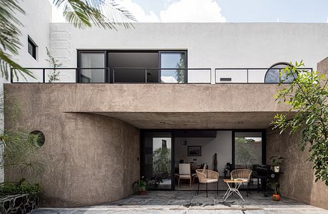 Casa Gálvez: Courtyard House Shaped by Light, Shade, Breezes in León