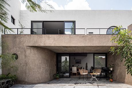 Casa Gálvez: Courtyard House Shaped by Light, Shade, Breezes in León - 1