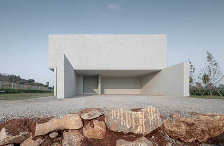 Casa Gana House in Thailand Balances Retreat Life with Gatherings