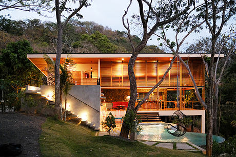 Casa Libertad: A Family House Shaped by Jungle Air and Sea Views - 1
