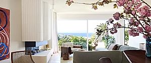 Emerald Sound: Tropical Glass House Overlooking Sydney’s Emerald Bay