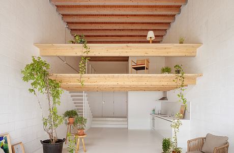 Gava Beach House: A Barcelona Home Shaped by Sea Views