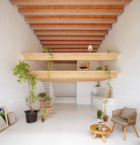 Gava Beach House: A Barcelona Home Shaped by Sea Views - 1