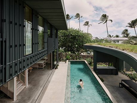 Kailua House Reveals a Jungle-Lined Retreat for Gatherings by the Shore - 1