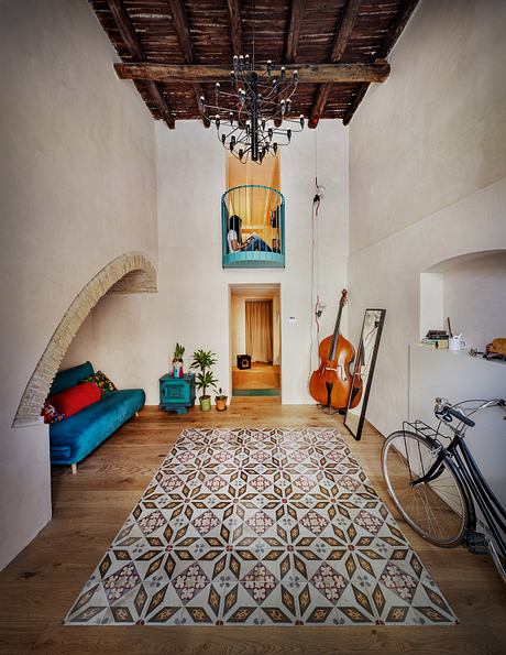 Mexico and “Vucciria”: Color-Rich Apartment Reinvents Family Living - 1