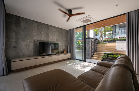 The Oasis House: Split-Level Urban Courtyard Home in Bangkok